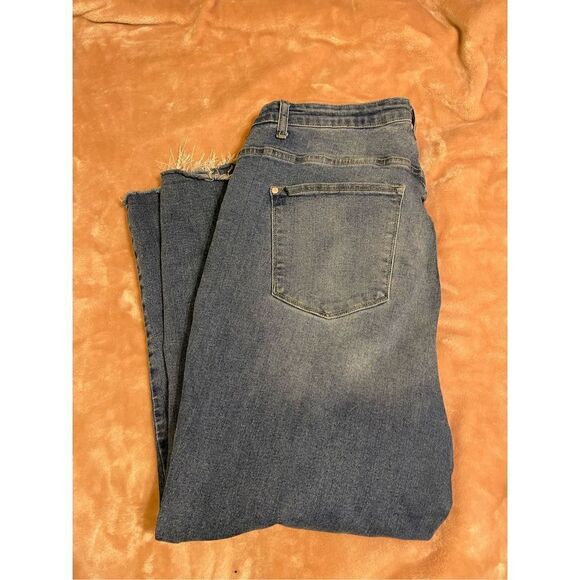 JUDY BLUE Jeans Women’s Sz 3XL Skinny Fit Distressed Frayed Hem Stitch - Picture 5 of 5